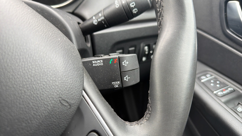 Renault Captur 0.9 TCE 90 Iconic 5dr Petrol Hatchback